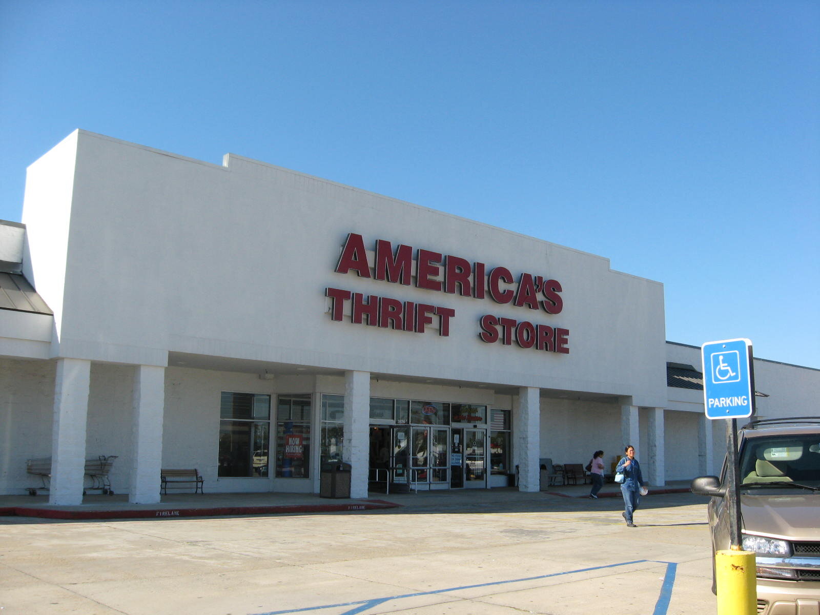 Storefront of Parkside Square Shopping Center, Ocean Springs.